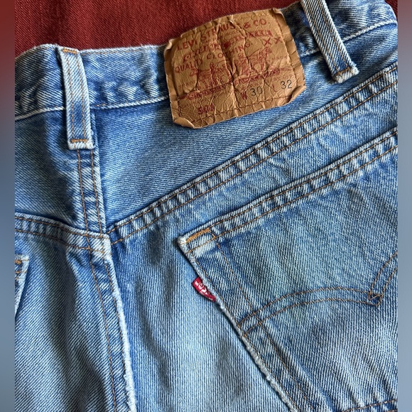 My (favorite) pair of vintage Levi’s shorts 😭 - Picture 7 of 14